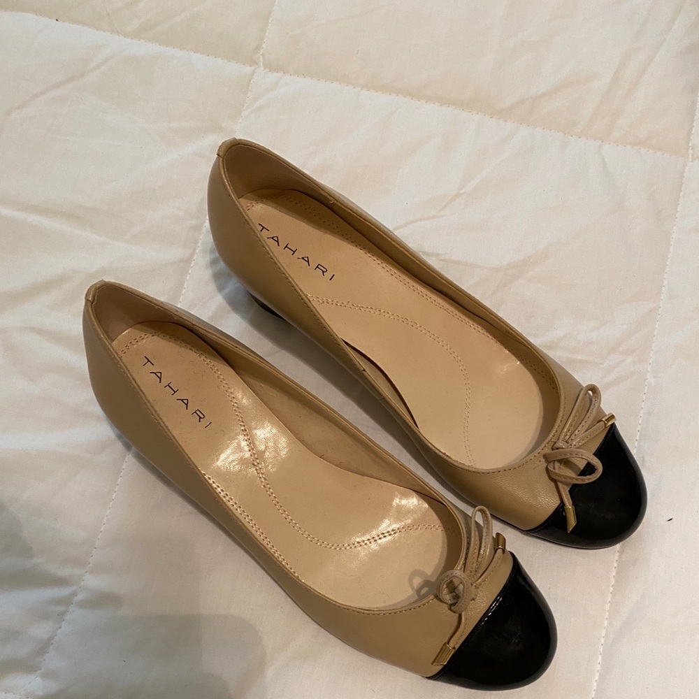 Tahari Flat Shoes